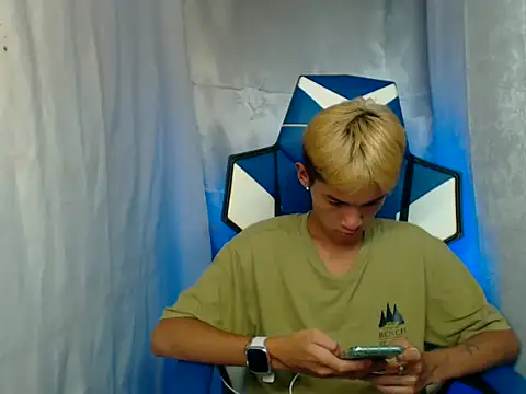 riks_tyler (Ask my age) - christmas cum