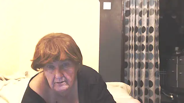 mioritahard (Ask my age) - Naked oil show