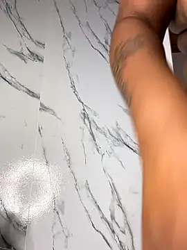 angelggold (F young) - show nipples