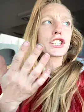 goldenflamegoddess (F milf) - Make MILF squirt outside