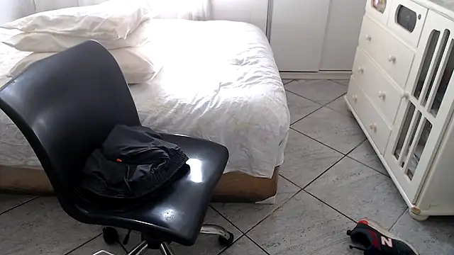 mysterbearmg (Ask my age) - CUM IN PUBLIC