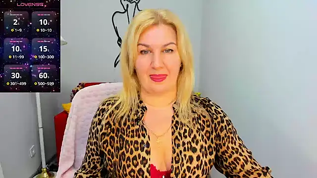 lili_crossi (F mature) - Take off your panties)