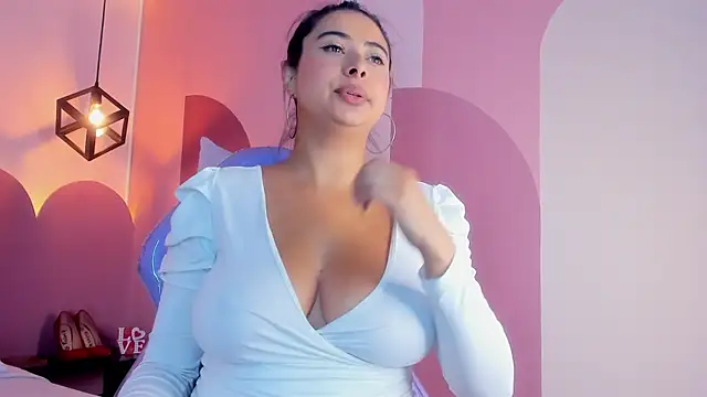 valeryboobs1 (F milf) - in my bed playing with my pussy and dild