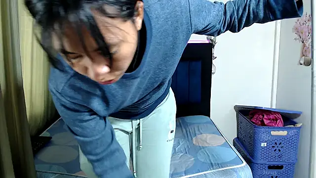 johanyxs (F young) - BAÑO EROTICO DE ESPUMA...ORGASMO!