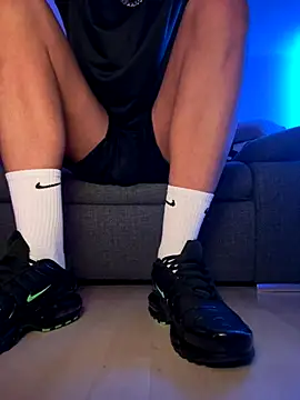 nikeaddicted2 (Ask my age) - naked