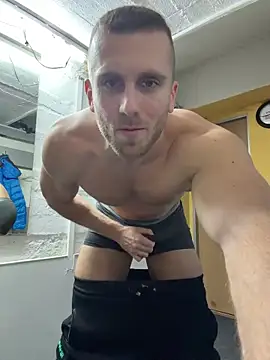 trainwithme (M young) - Second cum on the mirror at work!!!