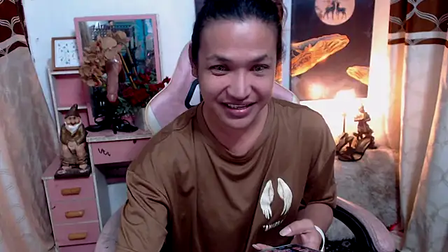 queenbigcum - QueenBigCUM's free webcam - UK Sex Cams