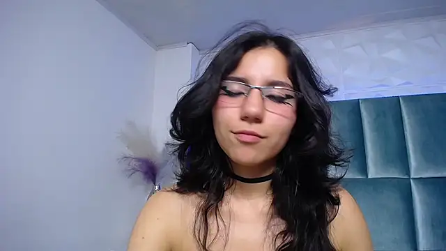 hollypeach (F teen) - Rich and naughty bite