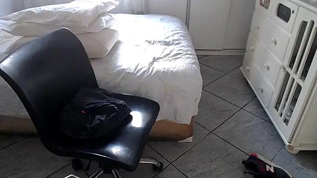 mysterbearmg (Ask my age) - CUM IN PUBLIC