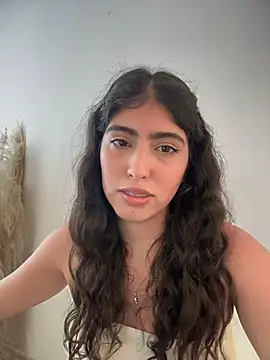 gaby_zahir_ (F young) - Get me naked and dance