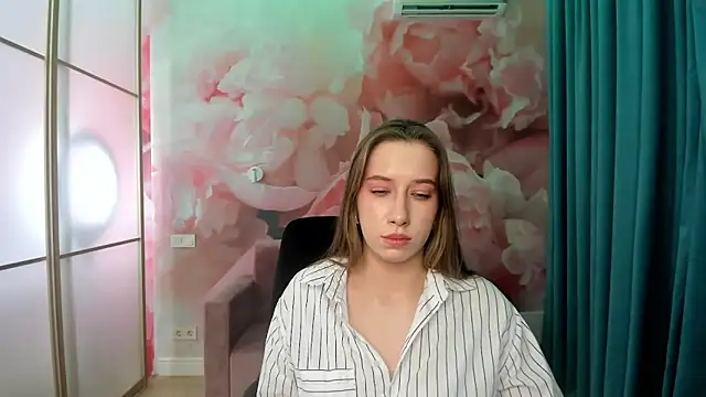 AriaBloombrerg webcam