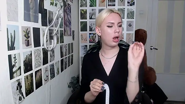 capriscorpion (Ask my age) - I'm deaf. I have a type menu💸