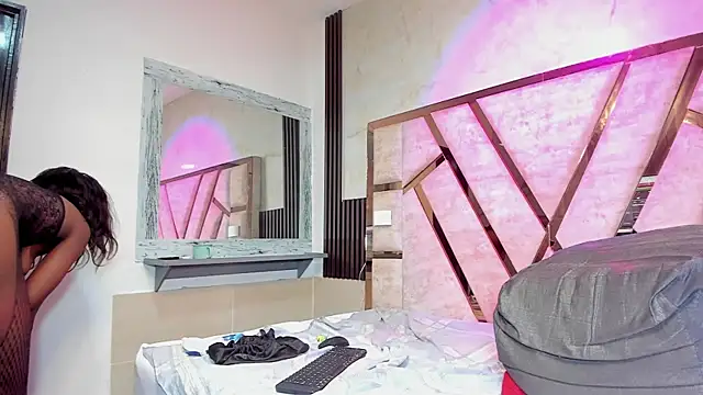 ebony_valentina (F young) - fuck my pussy daddy until I cum