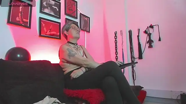 mistressnyx_cg (F mature) - SPIT ON ME PLEASE, MISTRESS