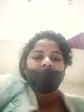 julee-740 (F young) - Full nude in public