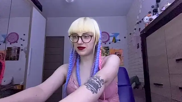 effacedscan (F teen) - take off stockings and show legs