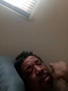 yellowwetfox (Ask my age) - Jack me off please