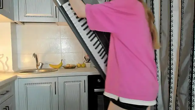 leslie_my_lovee (F teen) - take off my t-shirt