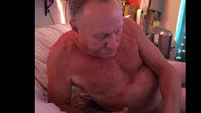 Pussyeat2please webcam