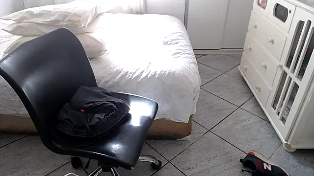 mysterbearmg (Ask my age) - CUM IN PUBLIC