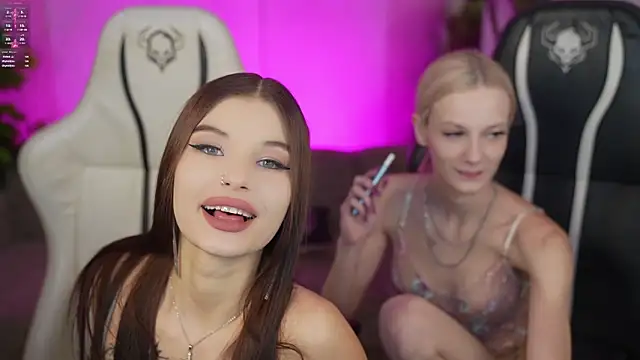 Lucy_And_Elza_Fantasy webcam