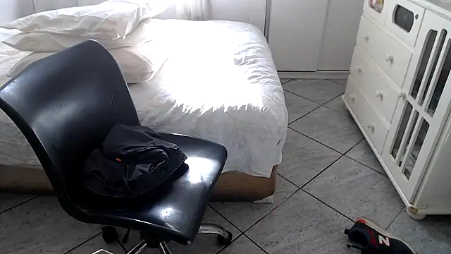 mysterbearmg (Ask my age) - CUM IN PUBLIC