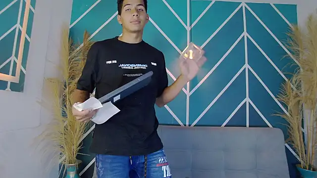 Noah_Greenhart webcam