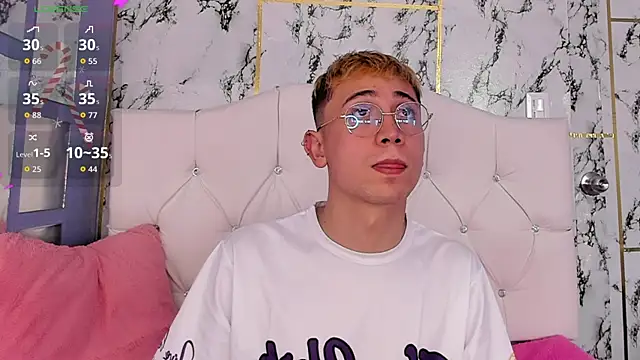 Naughty__Chriss webcam