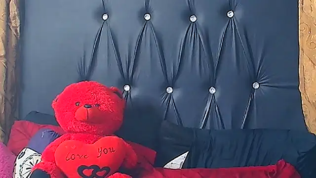 HUMONGUOUSTITSS webcam