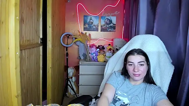 fiery_brunette_ (F young) - ❤️ass slapping 2 min