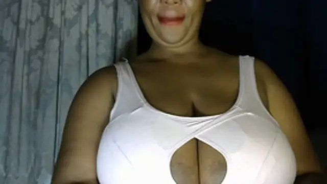 NippleMilkXx webcam