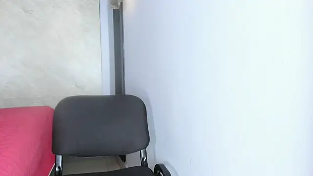 amara_luxe (F milf) - kiss