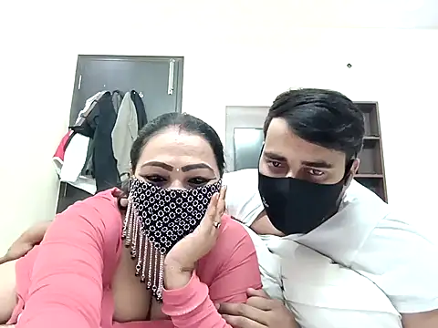 horny_milf_couple webcam