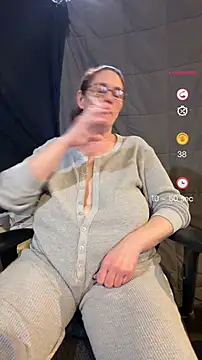 mrsnaughtypineapple (G milf) - Fuck dildo for 5 minutes