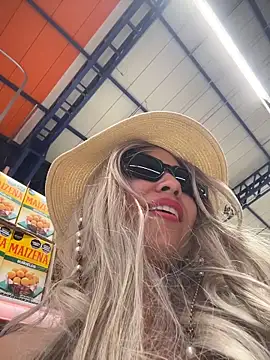 isasantodomingo (F milf) - Dildo+cum  on the balcony