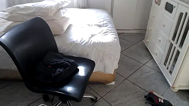 mysterbearmg (Ask my age) - CUM IN PUBLIC