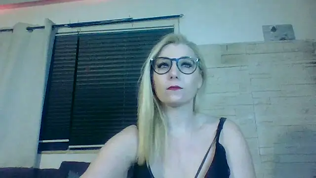 DevilsAngel13 webcam