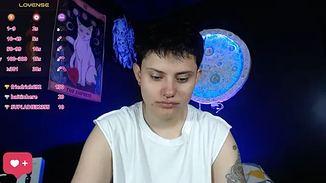 girl_intense444 webcam