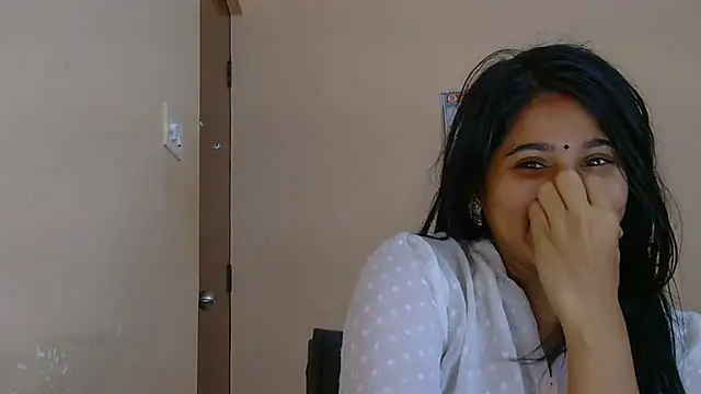 Cute-Simmi69 webcam