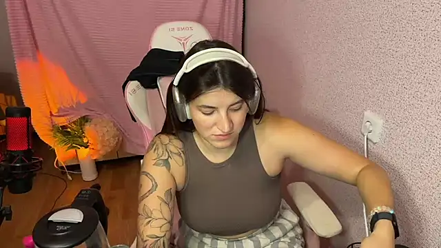 katrin__kiss (F young) - show tits