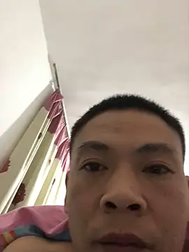 55-leo (Ask my age) - 今天目标赚现金100，充话费，买烟抽