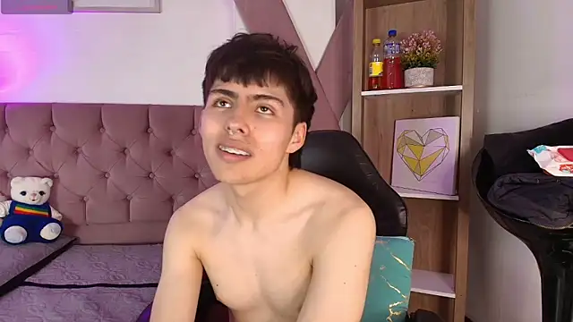 peppertwink (M twink) - oil from chest to cock