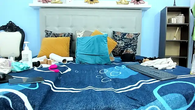 monalind220 (F milf) - show milk in pusssy