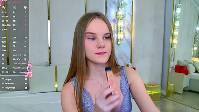 lili_lohan (F teen) - hand bra