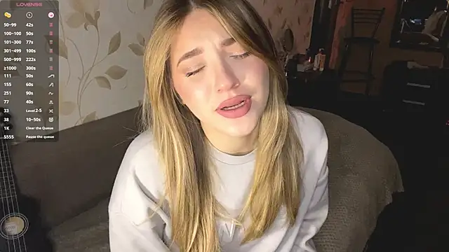 orethaeredia (F teen) - Bite my lips close to camera