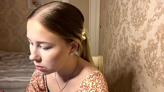 rose_lachrymose (F teen) - Do you want me to toach my butt?🍑