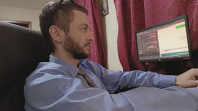 333alone_in_thedark777 (Ask my age) - a comfortable gaming chair