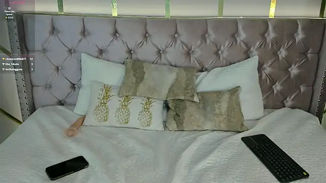 lola_saenz_ (F young) - Boobs flash