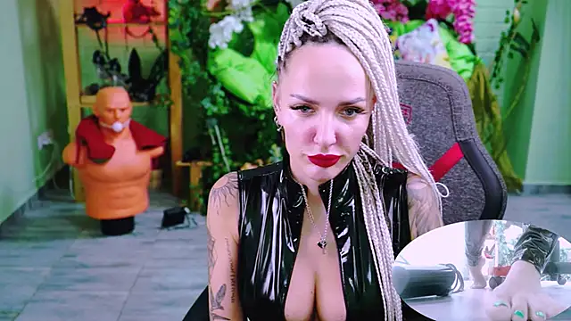 monicamaxwel (Ask my age) - for you, MISS.