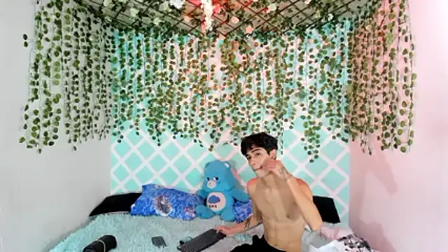 oliverhot2005 (M twink) - sexy dance naked